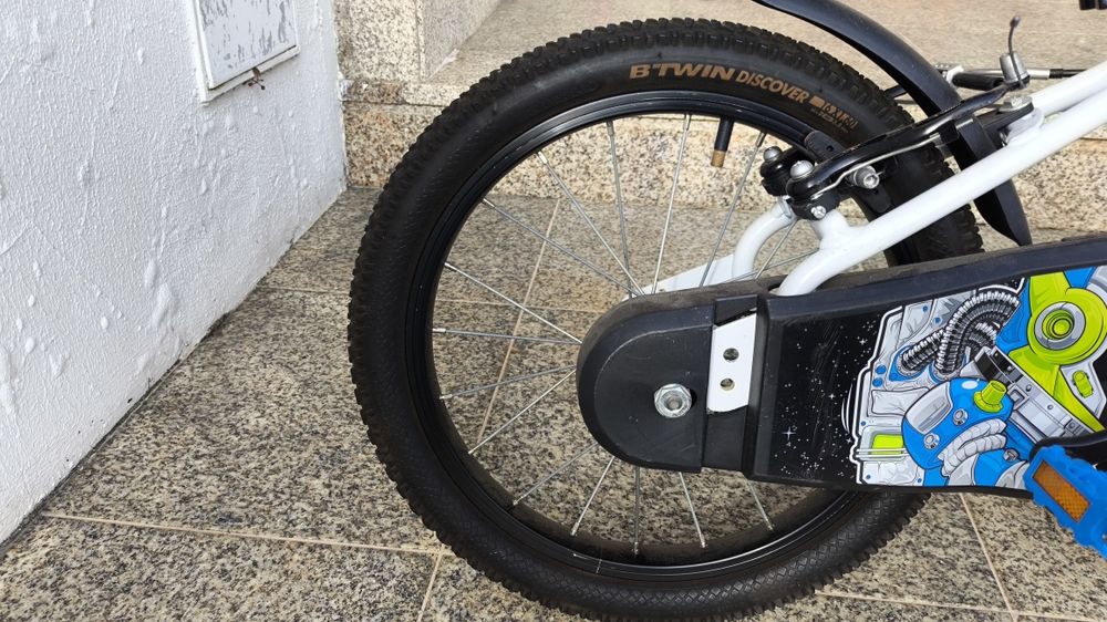 Bicicleta criança roda 16, como nova!