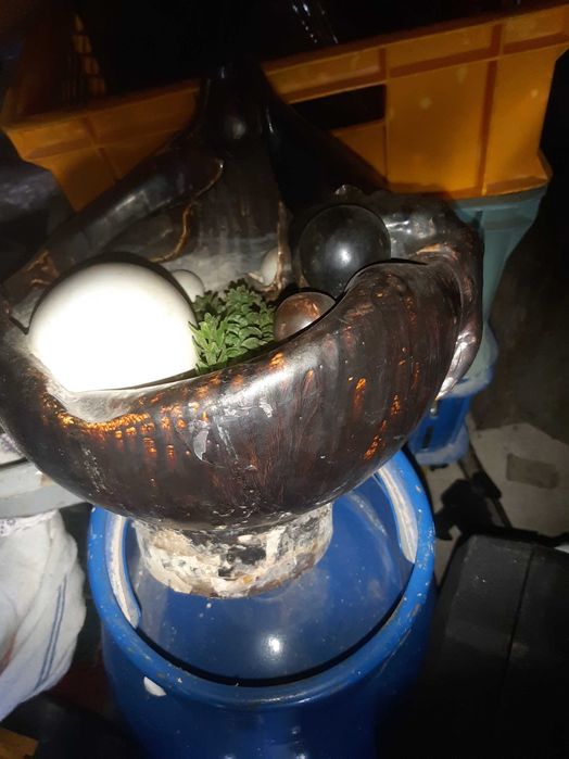 Mala fontanna ogrodowa