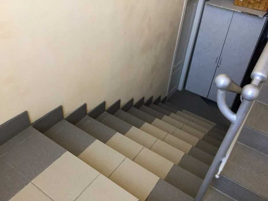 Продається магазин з кафетерієм у центрі Полтави (3 поверхи, 540 м²)