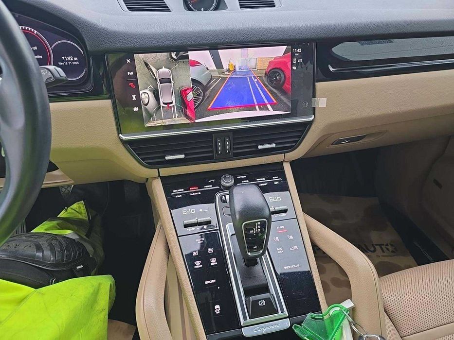 Porsche Cayenne 2023 — це еталон динаміки