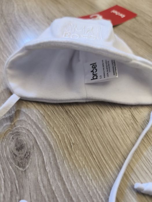 Biała czapeczka dla noworodka, obwód główki 35 cm Nowa z metką