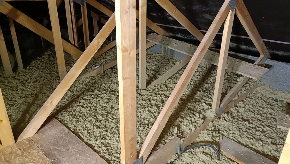 Ocieplenie celulozą wełną wdmuchiwanie celulozy wełny celuloza naprawy