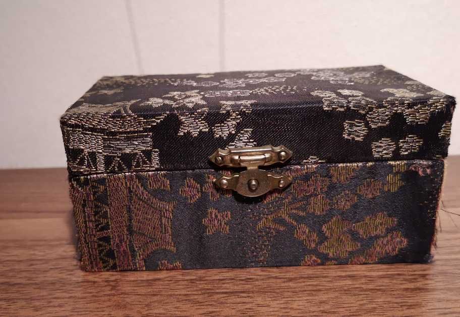 grające chińskie kule zdrowia w oryginalnym eleganckim pudełku