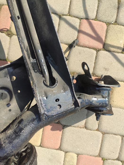 Балка задня Dacia Logan MCV, 555016396R Або по запчастинах