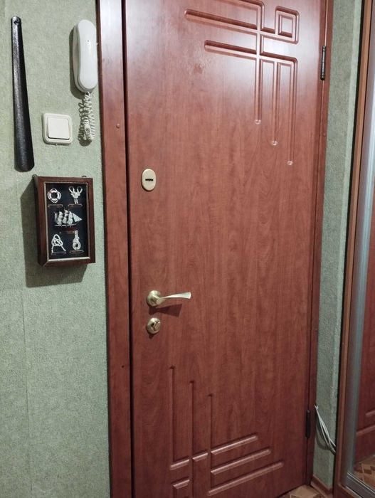Метро Холодная Гора продам 2- к. квартиру.