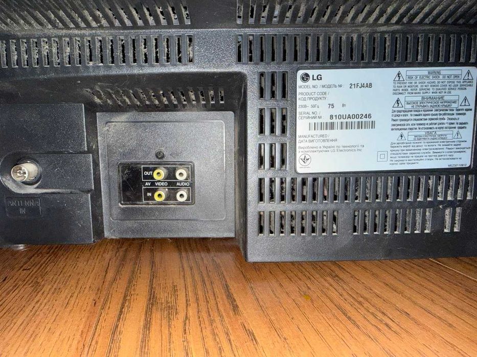 Телевізор LG Flatron 21FJ4AB, не пруюючий