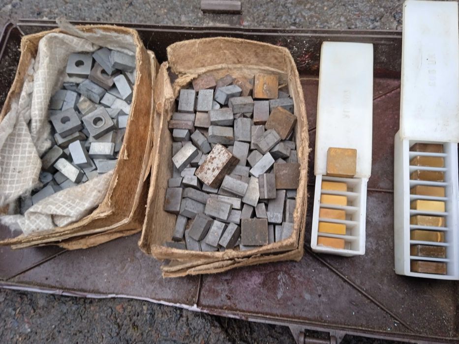 Продам напайки для резцов (победит)