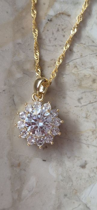 Srebrny łańcuszek z 2-karatowym moissanitem