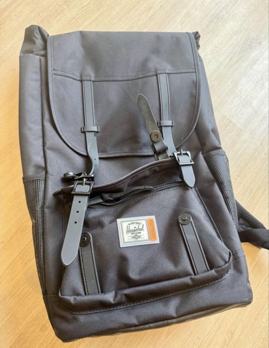 Mochila HERSCHEL Original – Como Nova!