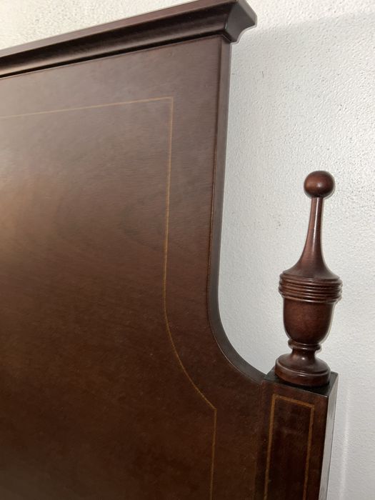 Cama de casal de mogno antiga (nova)
