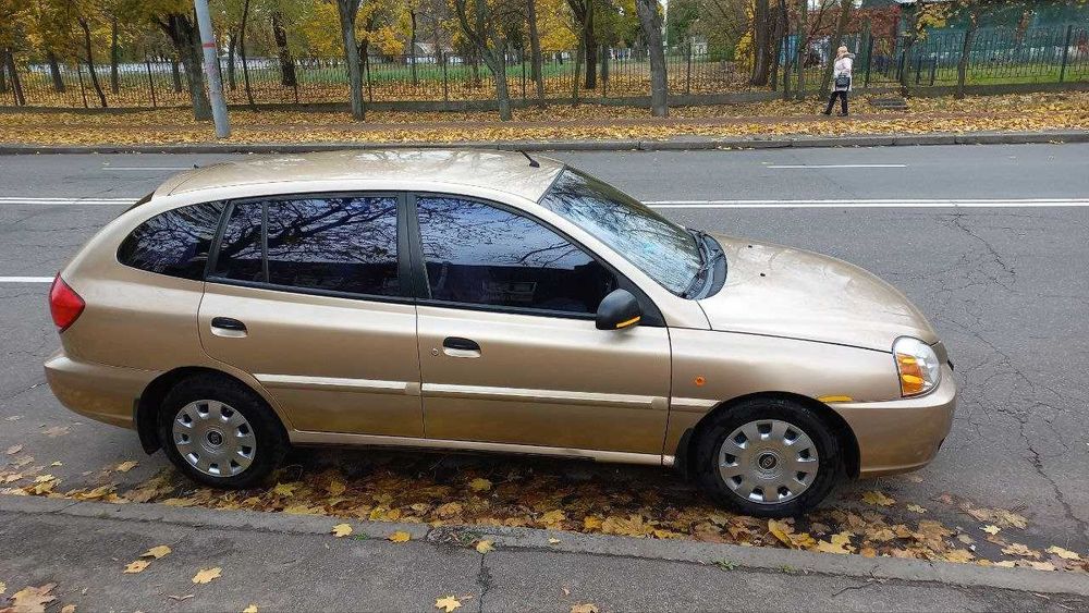 Автомобіль Kia Rio 2003 I покоління (FL)