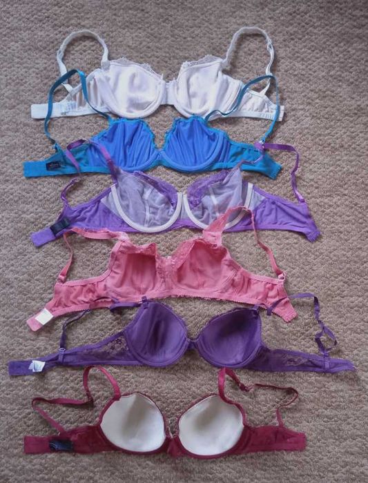 Бюстгальтеры в фиолетово-розовом тоне, раз. 3.
