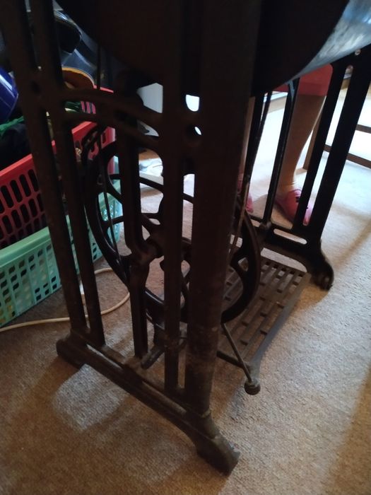 Máquina de costura antiga HUSQVARNA