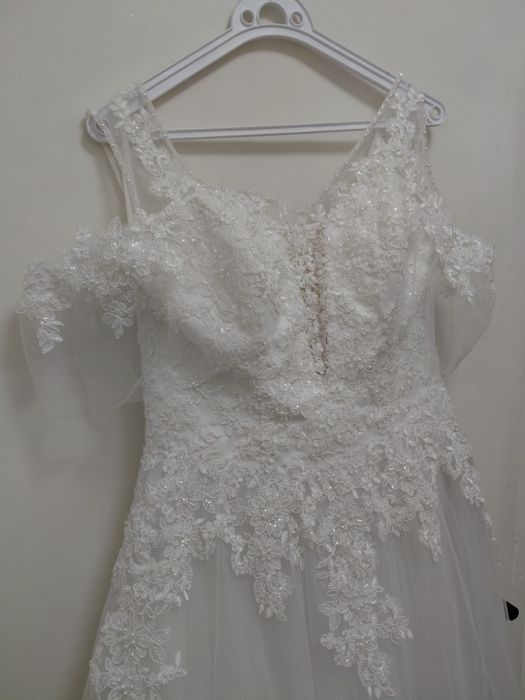 Suknia ślubna na kole