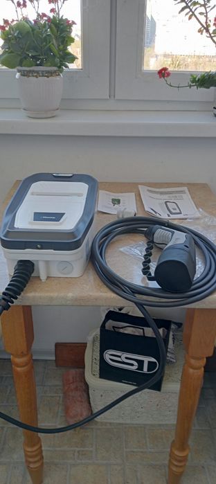 Зарядна станція для авто домашня.