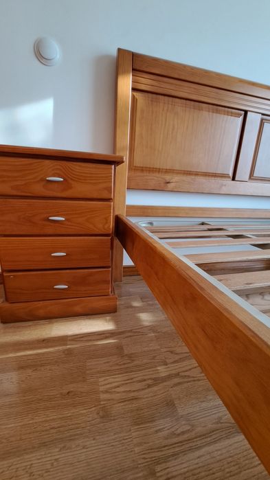 Urgente - Cama Casal Pinho + 2 mesas cabeceira