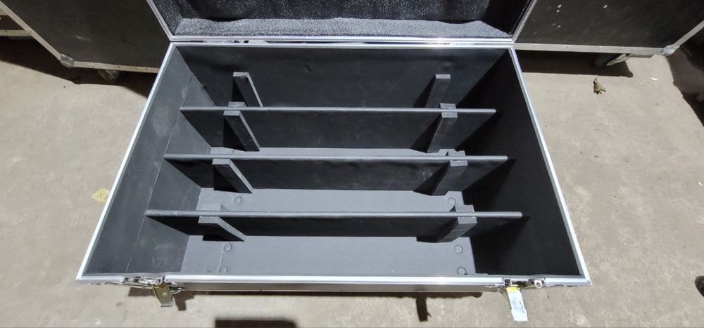 Великі Rack, рекові кейси для світлових приладів та колонок.