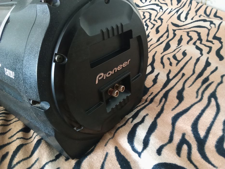 Продам сабвуфер Pioneer в отличном состоянии,звучит великолепно для своих размеров!
Сделан в Японии