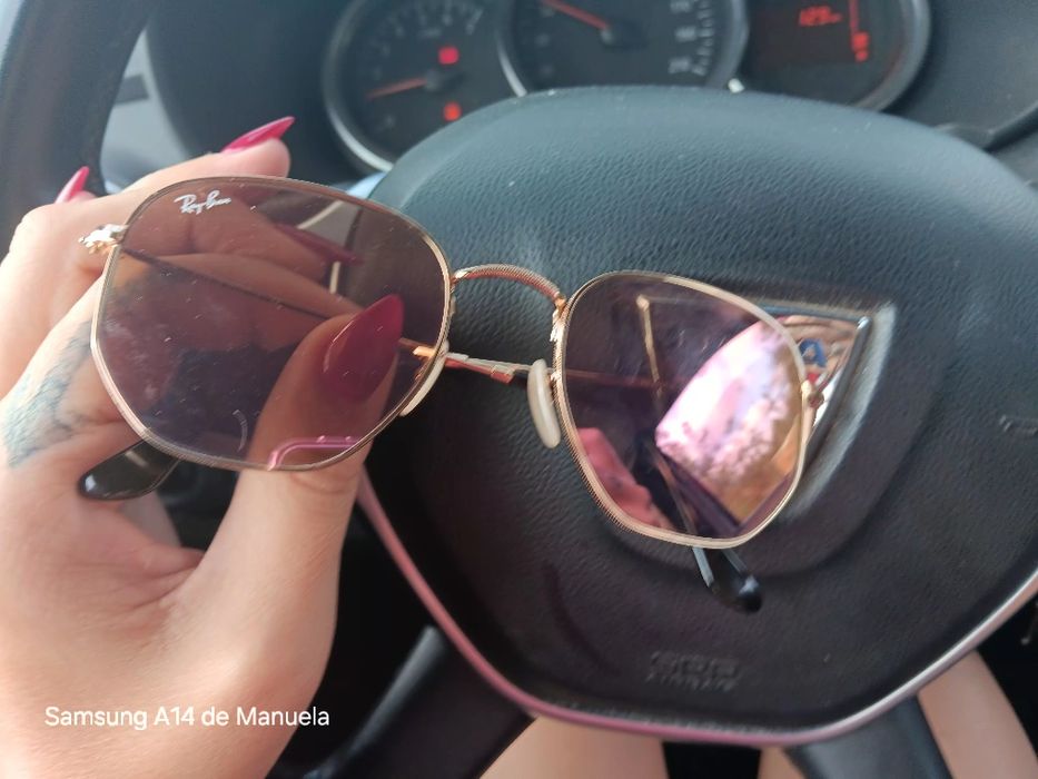 Óculos de sol em bom estado