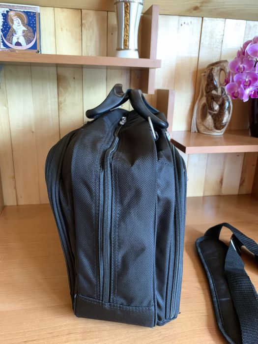 Сумка фірмена”Kensington” для ноутбука на 15.6* розмір40*30*15 см.