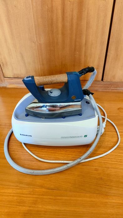 Ferro de engomar com caldeira