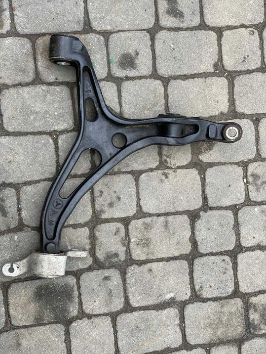 Wahacz przedni dolny prawy Mercedes ML W164