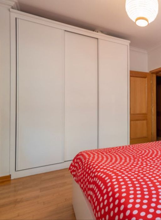 Roupeiro de quarto em Madeira Maciça