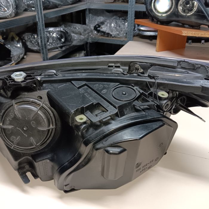 Komplet lamp BMW E60 bi-Xenon skrętny Europa