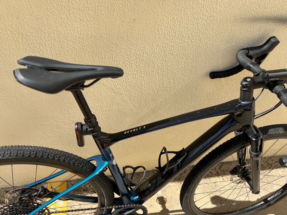 Gravel Bike Giant Revolt X Advanced Pro 2 + Luz Garmin