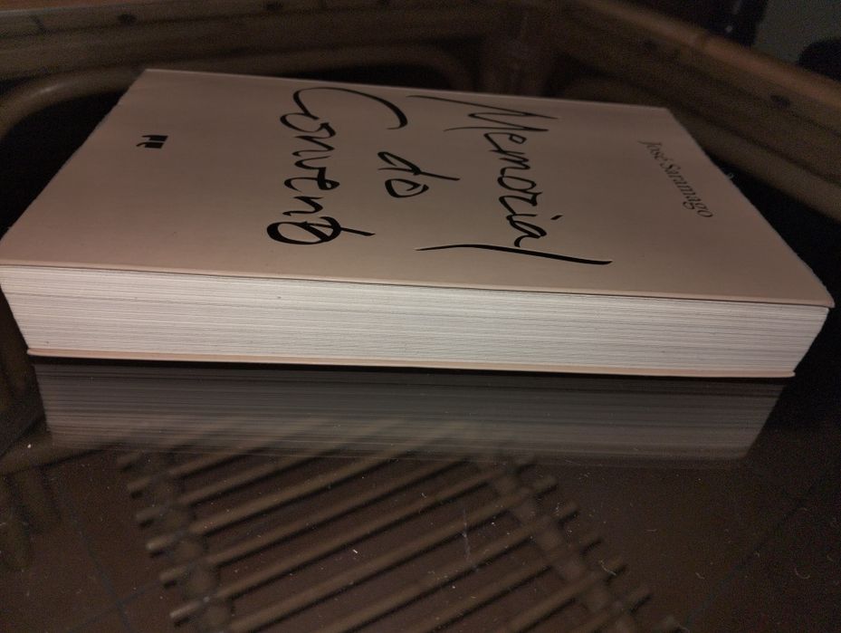 Livro " Memorial do Convento" de José Saramago
