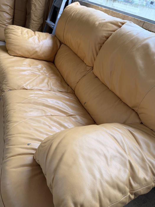 Sofa na cor mostarda