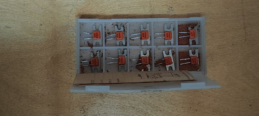 Транзистор КТ 807 Б ,П701 микр К140УД 1,2,5,7,8,9,11,12Бстабилитроны Д