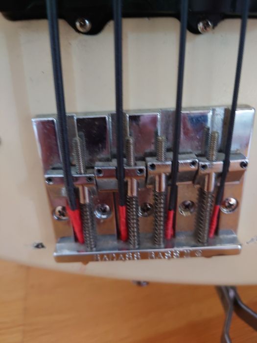 Gitara basowa fretless Jazz bas