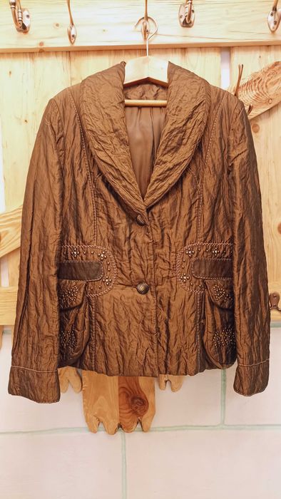 Куртка жіноча розмір "L".