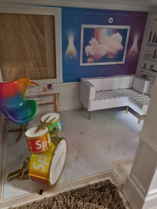 Domek dla lalek Rainbow High z wyposażeniem