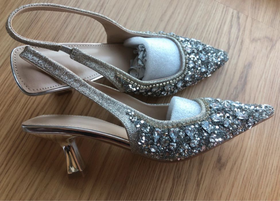 Sapatos com brilhantes