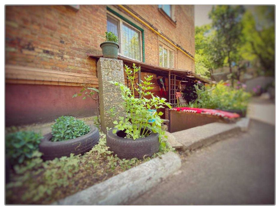 Место в комнате. м. Васильковская 5 минут пешком!