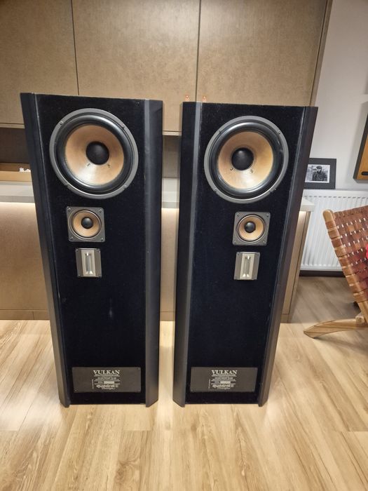 Kolumny Quadral Vulkan mk1