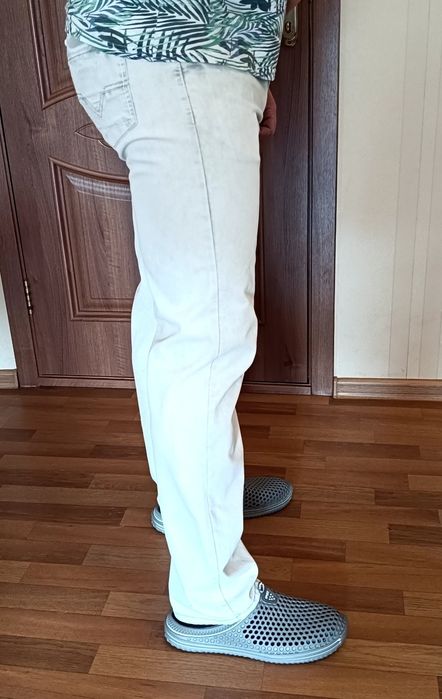 Джинси розмір 50, по талії -50 см,постегон -58 см,довжина -110 см,висо