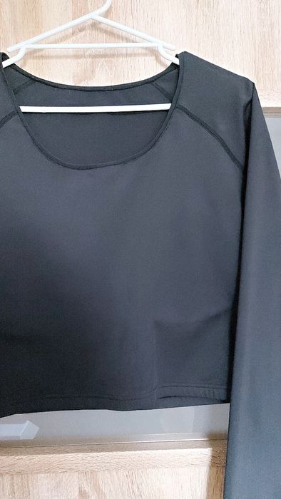 Czarny sportowy crop top Reserved rozmiar L