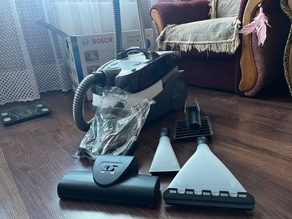 Продам миючий пилесос bosch bwd41740