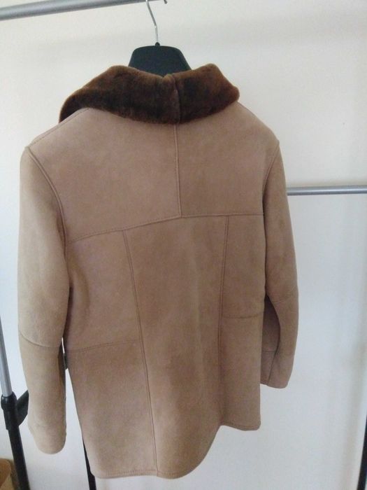 Casaco em pele/pêlo verdadeiro. Novo.