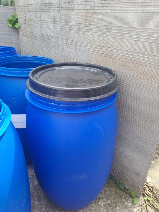 Бочки пластикові 120літрів.