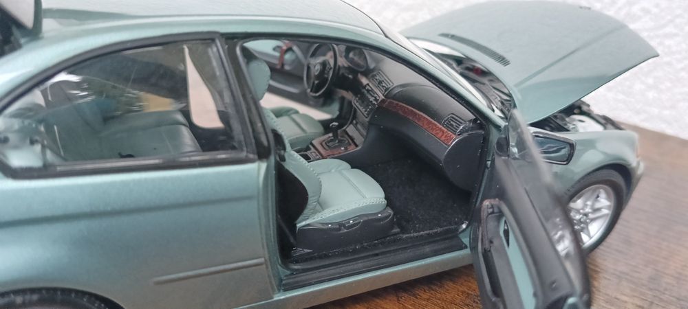 BMW E46 Compakt 1:18