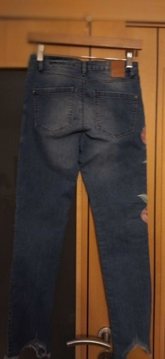 Jeans Ganga Lefties nº.  34  e flores bordadas azuis e rosa bx preço