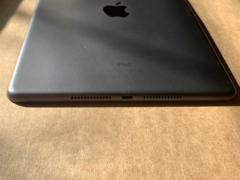 Tablet apple ipad 8 generacji  A2429 128GB bateria 90%