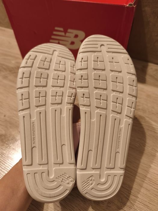 Nowe sandałki New Balance