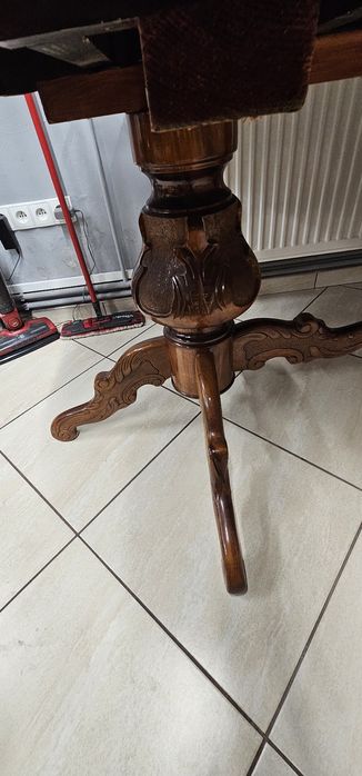 Zestaw mebli: rozkladany owalny stół + 6 krzeseł elektrycznych