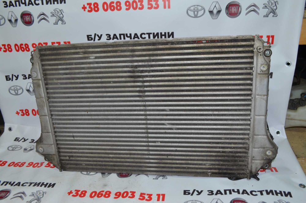 Інтеркуллер Toyota Avensis T25 2003-2009 Тойота авенсіс