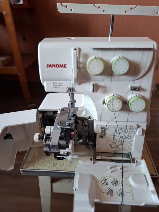 Оверлок  Janome T-72 б/у